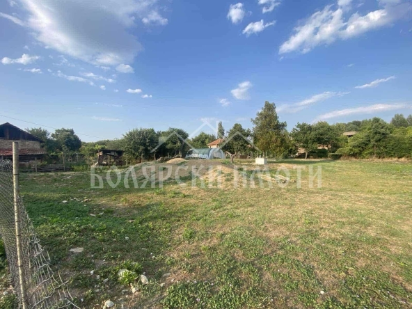 Парцел в с. Първомайци, Област Велико Търново - 1850 кв.м за 24 €/кв.м - Снимка #1