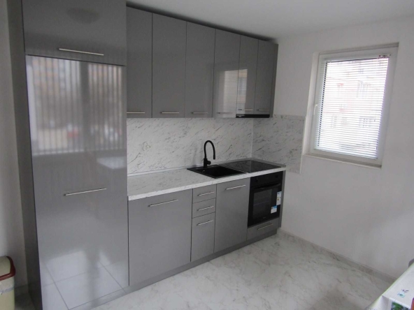 Дава се под наем Двустаен апартамент в Благоевград, Широк център - 55 кв.м за 255 € - Снимка #1