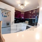 Дава се под наем Тристаен апартамент в Варна, Колхозен пазар - 90 кв.м за 650 € - Снимка #1