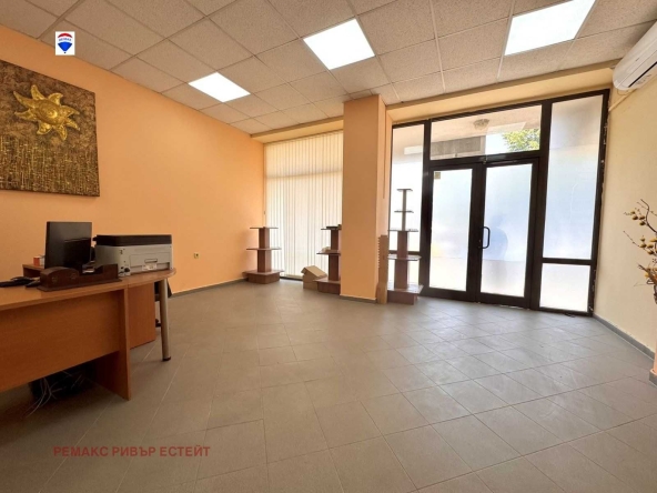 Дава се под наем Офис в Русе, Широк център - 46 кв.м за 255 € - Снимка #1