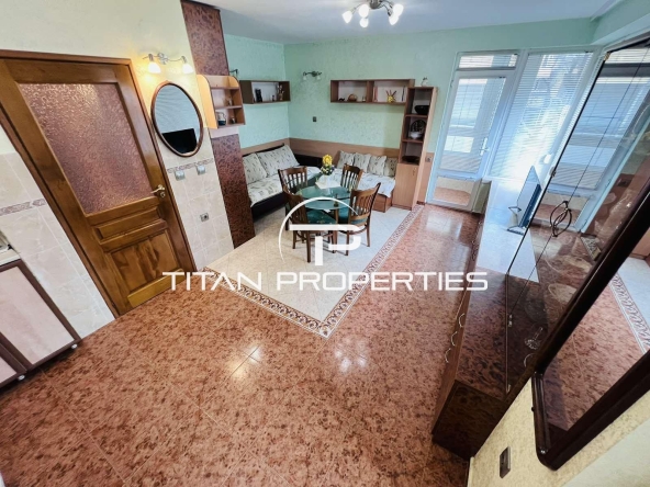 Дава се под наем Двустаен апартамент в Бургас, Център - 64 кв.м за 612 € - Снимка #1