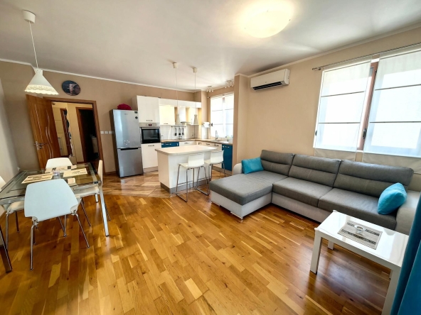 Дава се под наем Двустаен апартамент в Пловдив, Тракия - 80 кв.м за 425 € - Снимка #1