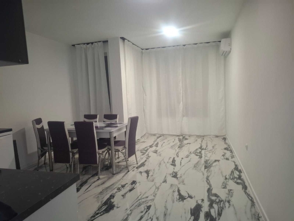 Дава се под наем Двустаен апартамент в Варна, Център - 75 кв.м за 561 € - Снимка #1