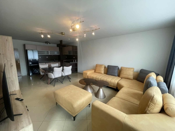 Дава се под наем Тристаен апартамент в Варна, Център - 75 кв.м за 1350 € - Снимка #1