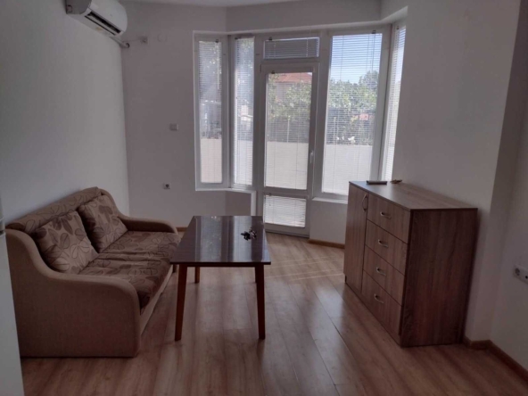 Дава се под наем Двустаен апартамент в Търговище, Център - 65 кв.м за 255 € - Снимка #1