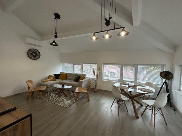 Дава се под наем Тристаен апартамент в Варна, Център - 90 кв.м за 1000 € - Снимка #1