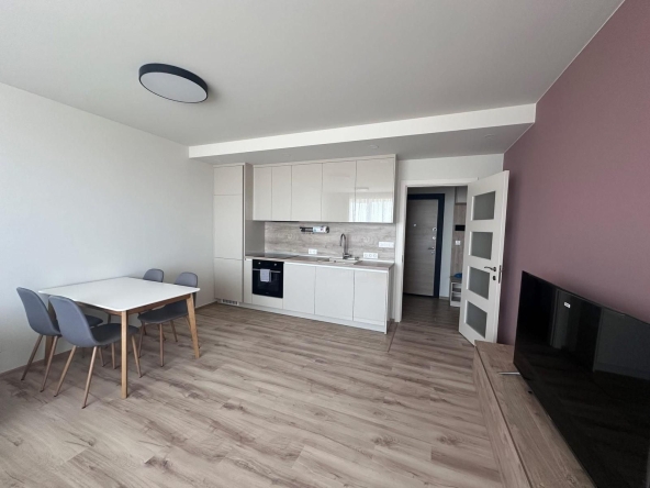 Дава се под наем Двустаен апартамент в Бургас, Славейков - 55 кв.м за 765 € - Снимка #1