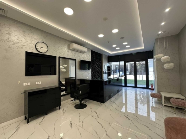 Дава се под наем Магазин в Пловдив, Христо Смирненски - 174 кв.м за 2610 € - Снимка #1