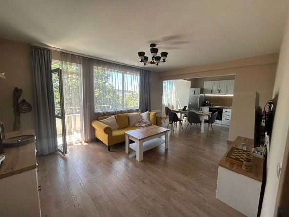 Етаж от къща в Попово - 325 кв.м за 408 €/кв.м - Снимка #1