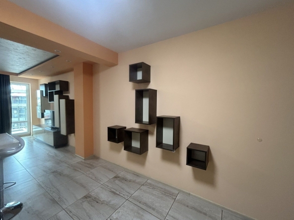 Дава се под наем Тристаен апартамент в Пловдив, Захарна фабрика - 92 кв.м за 612 € - Снимка #1