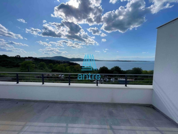 Тристаен апартамент в Созопол - 100 кв.м за 1280 €/кв.м - Снимка #1