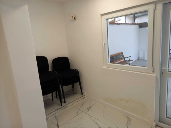 Дава се под наем Офис в Враца, Център - 45 кв.м за 178.5 € - Снимка #1