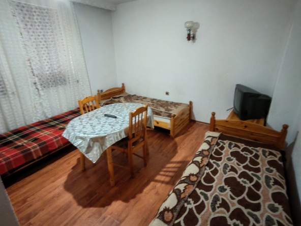 Дава се под наем Етаж от къща в Смолян, Невястата - 25 кв.м за 76.5 € - Снимка #1