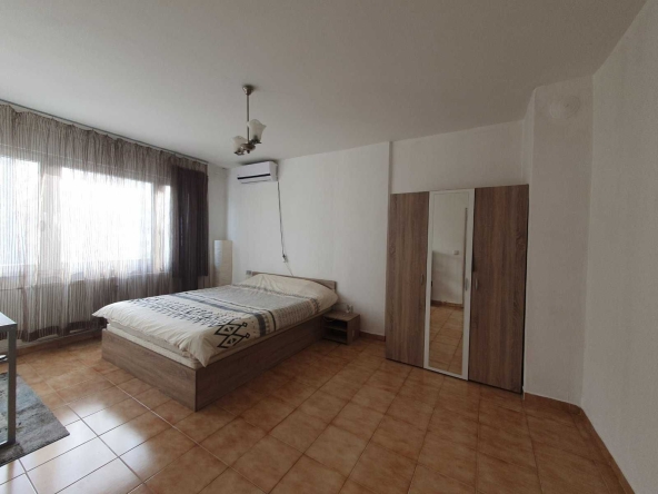 Дава се под наем Едностаен апартамент в Плевен, Идеален център - 38 кв.м за 210 € - Снимка #1