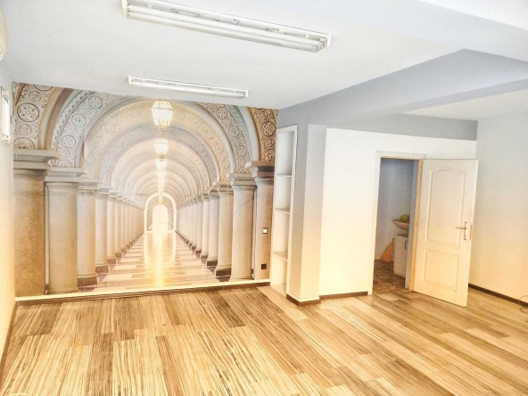 Дава се под наем Офис в Асеновград - 30 кв.м за 255 € - Снимка #1