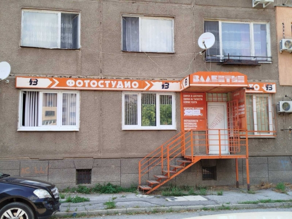 Тристаен апартамент в Перник, Ладовица - 68 кв.м за 1050 €/кв.м - Снимка #1