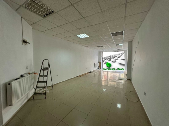 Дава се под наем Магазин в Пловдив, Кършияка - 100 кв.м за 612 € - Снимка #1