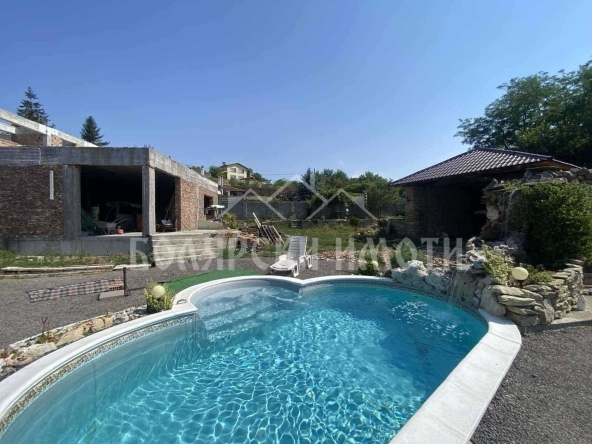 Къща в с. Леденик, Област Велико Търново - 300 кв.м за 1067 €/кв.м - Снимка #1