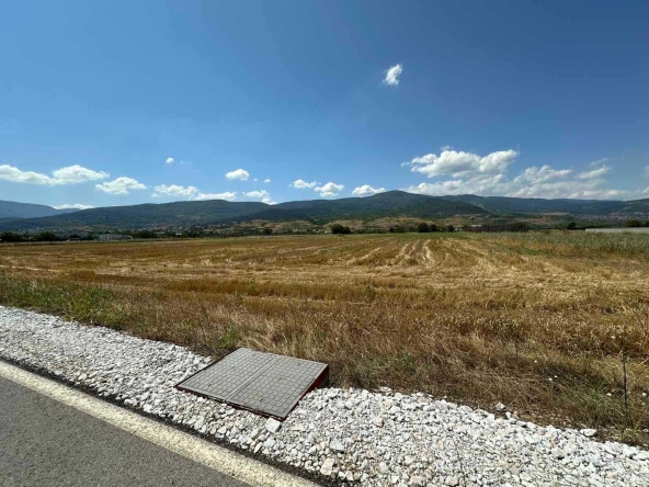 Парцел в Пловдив, Индустриална зона - Юг - 4680 кв.м за 50 €/кв.м - Снимка #1