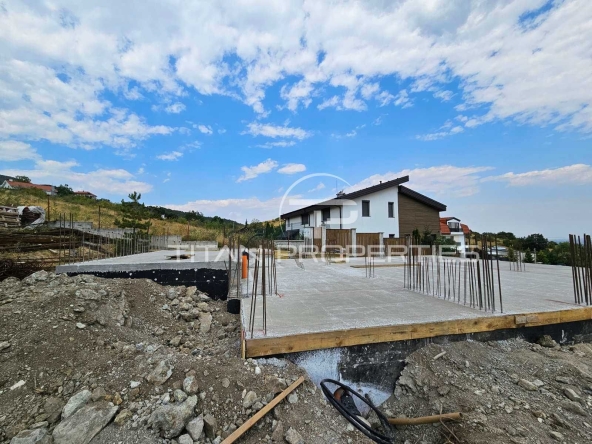 Къща в с. Белащица, Област Пловдив - 266 кв.м за 1316 €/кв.м - Снимка #1