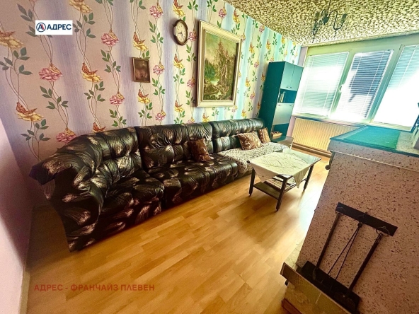 Тристаен апартамент в Враца, Дъбника - 72 кв.м за 1134 €/кв.м - Снимка #1