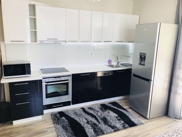 Дава се под наем Едностаен апартамент в Варна, Център - 40 кв.м за 400 € - Снимка #1