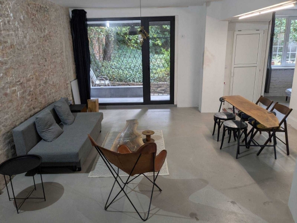 Дава се под наем Двустаен апартамент в София, Център - 72 кв.м за 880 € - Снимка #1