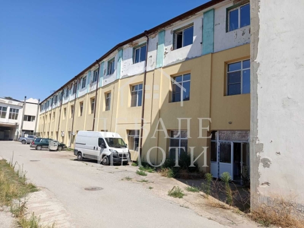 Промишлена сграда в Русе, Веждата - 1328 кв.м за 500 €/кв.м - Снимка #1