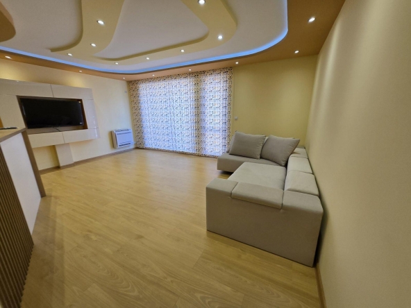 Дава се под наем Тристаен апартамент в Пловдив, Център - 105 кв.м за 620 € - Снимка #1