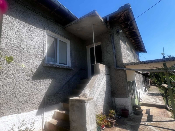 Къща в с. Белица, Област Силистра - 100 кв.м за 150 €/кв.м - Снимка #1