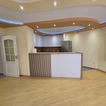 Дава се под наем Тристаен апартамент в Пловдив, Център - 105 кв.м за 613 € - Снимка #1