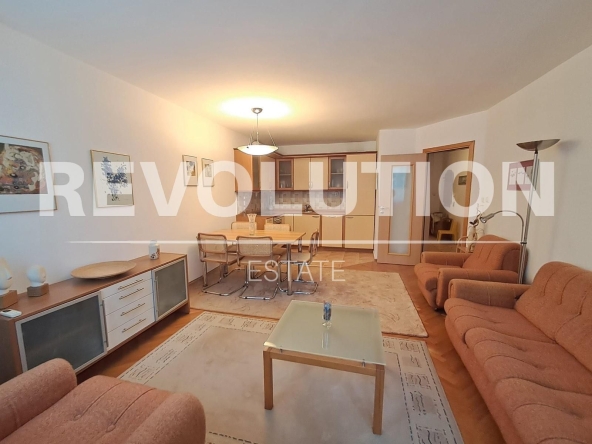 Дава се под наем Тристаен апартамент в Варна, ВИНС - 100 кв.м за 800 € - Снимка #1