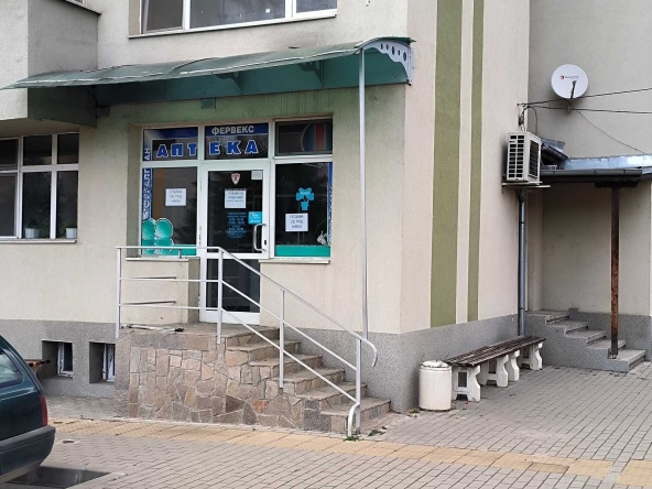 Дава се под наем Магазин в Карлово - 55 кв.м за 275 € - Снимка #1