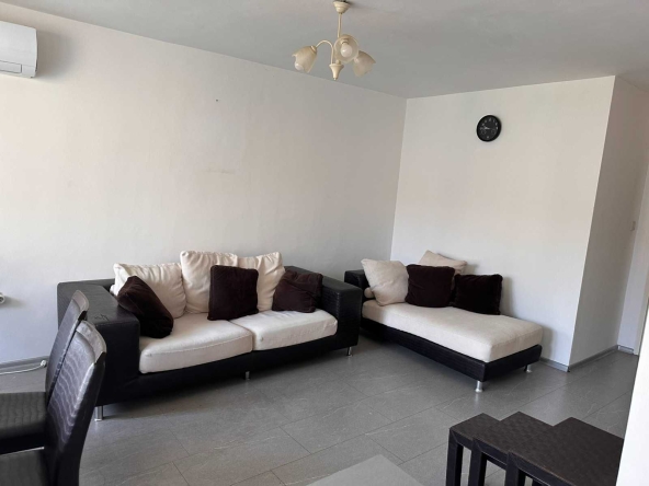 Дава се под наем Тристаен апартамент в Варна, Център - 120 кв.м за 820 € - Снимка #1