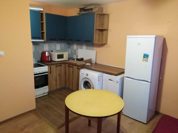 Дава се под наем Етаж от къща в Божурище - 73 кв.м за 382.5 € - Снимка #1