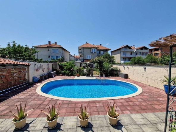 Къща в Ахелой - 200 кв.м за 1000 €/кв.м - Снимка #1