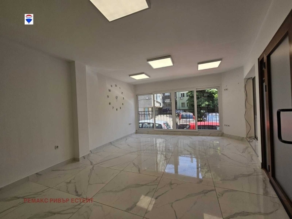 Магазин в Русе, Център - 120 кв.м за 1542 €/кв.м - Снимка #1