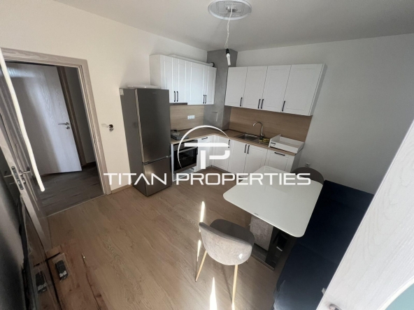 Дава се под наем Тристаен апартамент в Бургас, Славейков - 75 кв.м за 612 € - Снимка #1