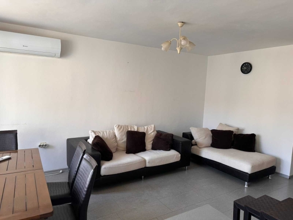 Дава се под наем Тристаен апартамент в Варна, Център - 100 кв.м за 820 € - Снимка #1