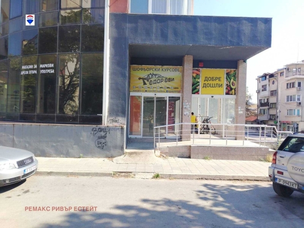Магазин в Русе, Възраждане - 10 кв.м за 1090 €/кв.м - Снимка #1