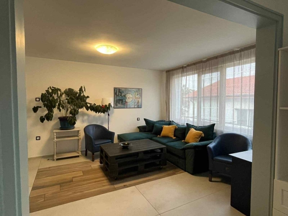 Дава се под наем Етаж от къща в Божурище - 120 кв.м за 613 € - Снимка #1