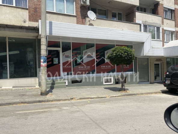 Дава се под наем Магазин в Велико Търново, Център - 120 кв.м за 1351.5 € - Снимка #1