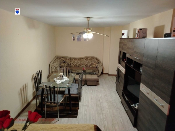 Дава се под наем Двустаен апартамент в Русе, Широк център - 80 кв.м за 408 € - Снимка #1