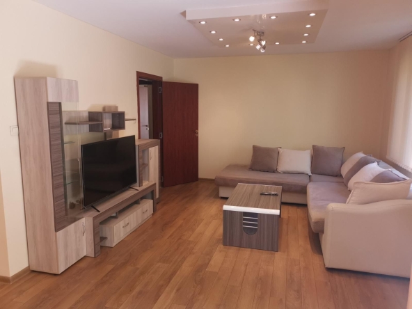 Дава се под наем Многостаен апартамент в Пловдив, Център - 160 кв.м за 750 € - Снимка #1