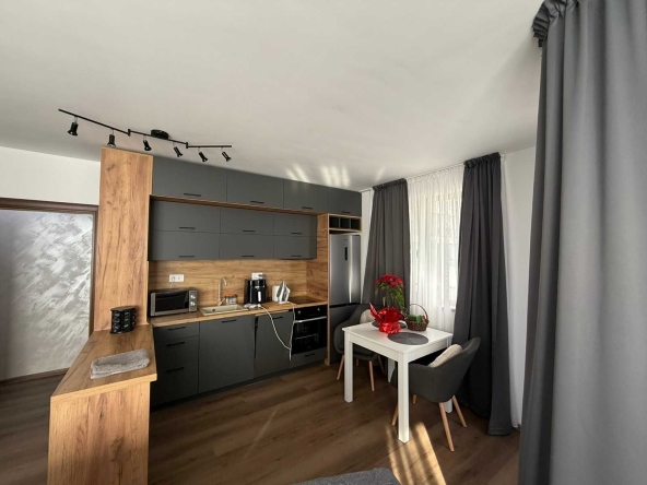 Дава се под наем Тристаен апартамент в Пловдив, Христо Смирненски - 80 кв.м за 663 € - Снимка #1