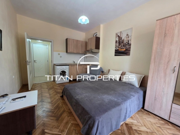 Дава се под наем Едностаен апартамент в Бургас, Център - 25 кв.м за 306 € - Снимка #1