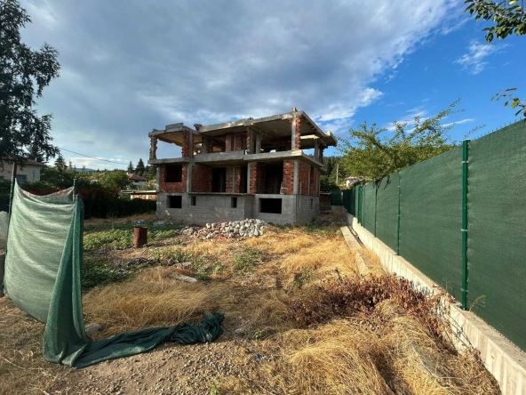 Къща в София, Център - 236 кв.м за 263 €/кв.м - Снимка #1