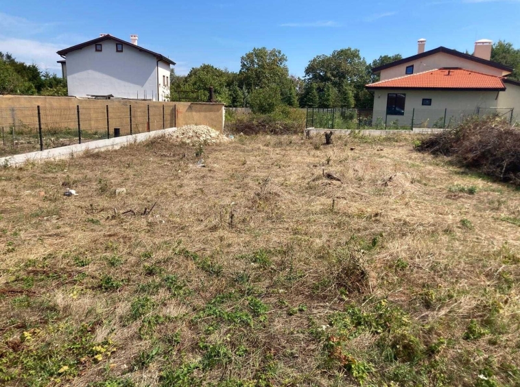 Парцел в Варна, Базар Левски - 608 кв.м за 75 €/кв.м - Снимка #1