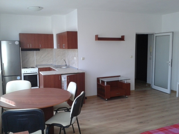 Дава се под наем Едностаен апартамент в Варна, Спортна зала - 40 кв.м за 331.5 € - Снимка #1