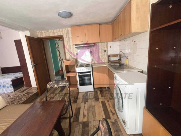 Дава се под наем Двустаен апартамент в Варна, Цветен квартал - 45 кв.м за 368 € - Снимка #1